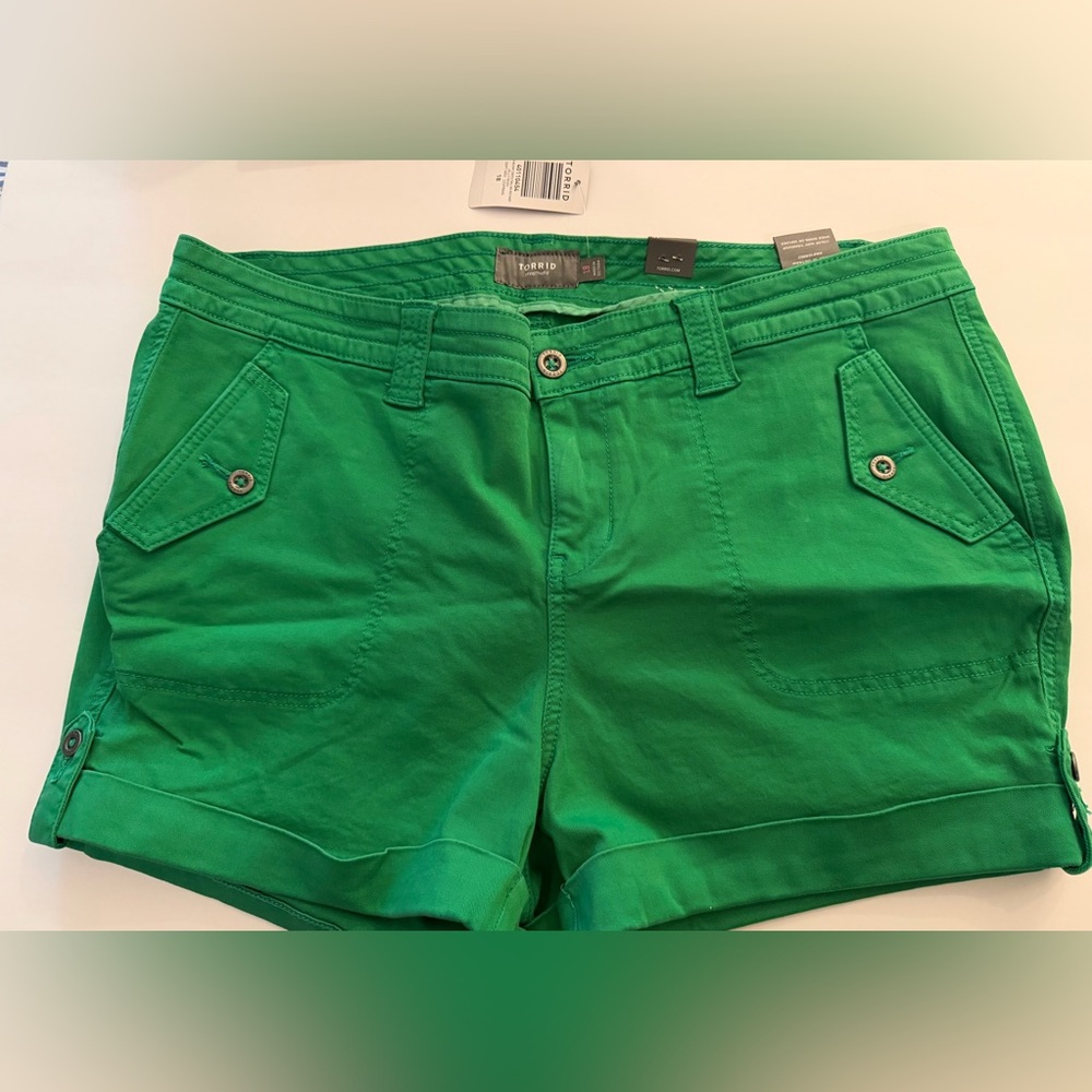 NEW Torrid Twill Military Short Shorts - Kelly green